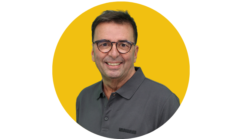 Luis-Gonzalez-yellow-circle-800x460