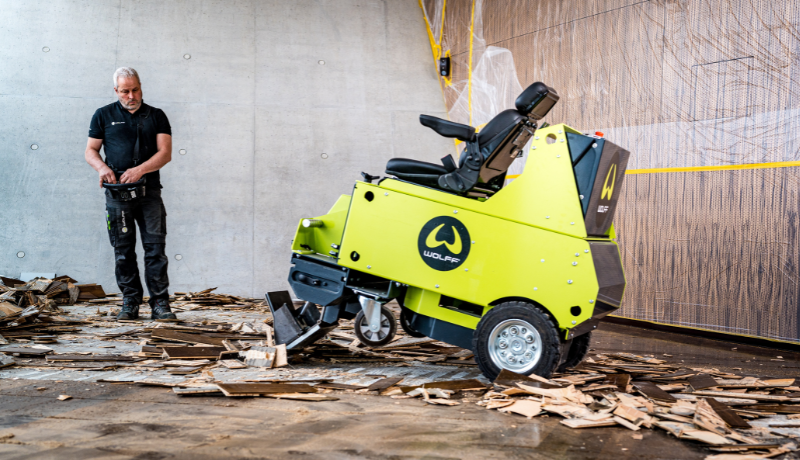 Wolff-ride-on-floor-stripper-800x460